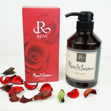 REVIモイスチャートリートメントの箱と花びら